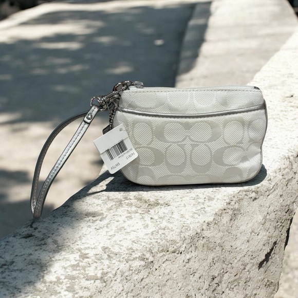 NWT Coach Cream Signature Wristlet - Picture 2 of 6